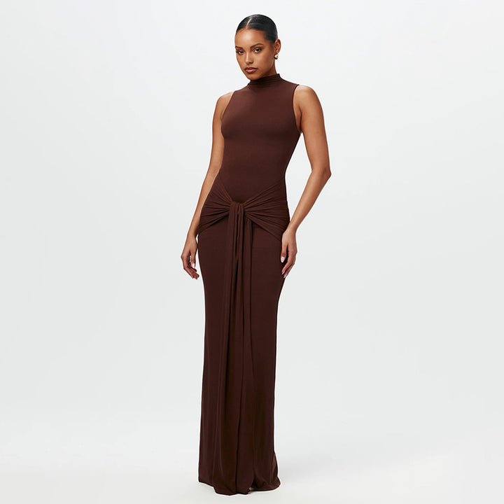 Damen elegantes Maxikleid mit haltem Ausschnitt und figurbetontem Schnitt – Valéora