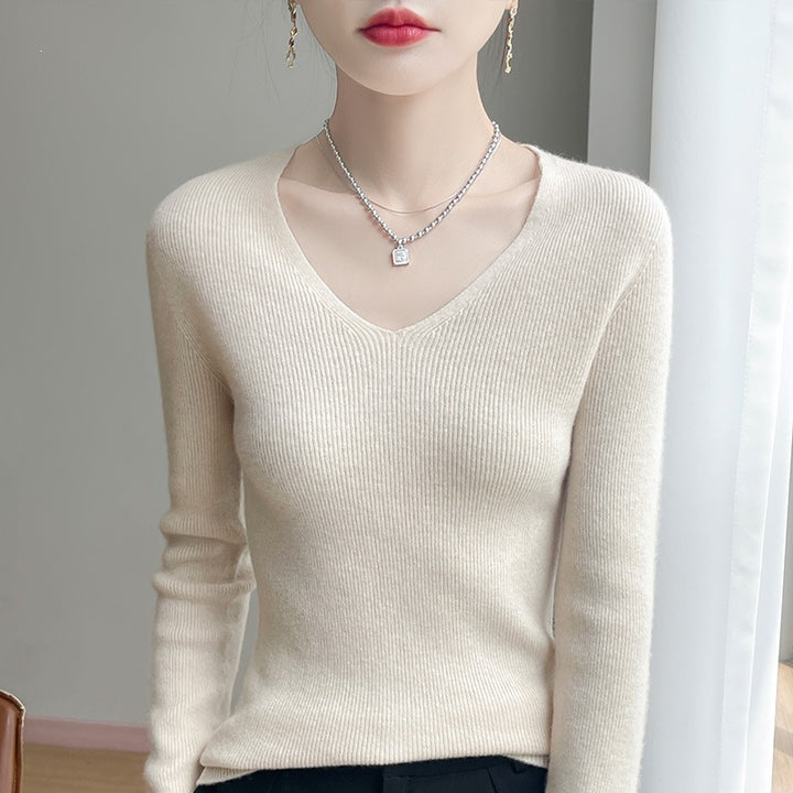 Damen Schmal geschnittener V‑Ausschnitt-Feinstrickpullover mit feiner Rippenstruktur und weicher Haptik Echoarchiv