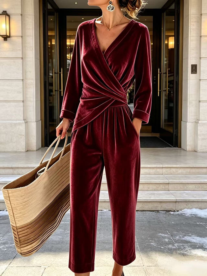 Damen Velours-Overall mit Wickeloberteil und weitem Hosenbein Echoarchiv