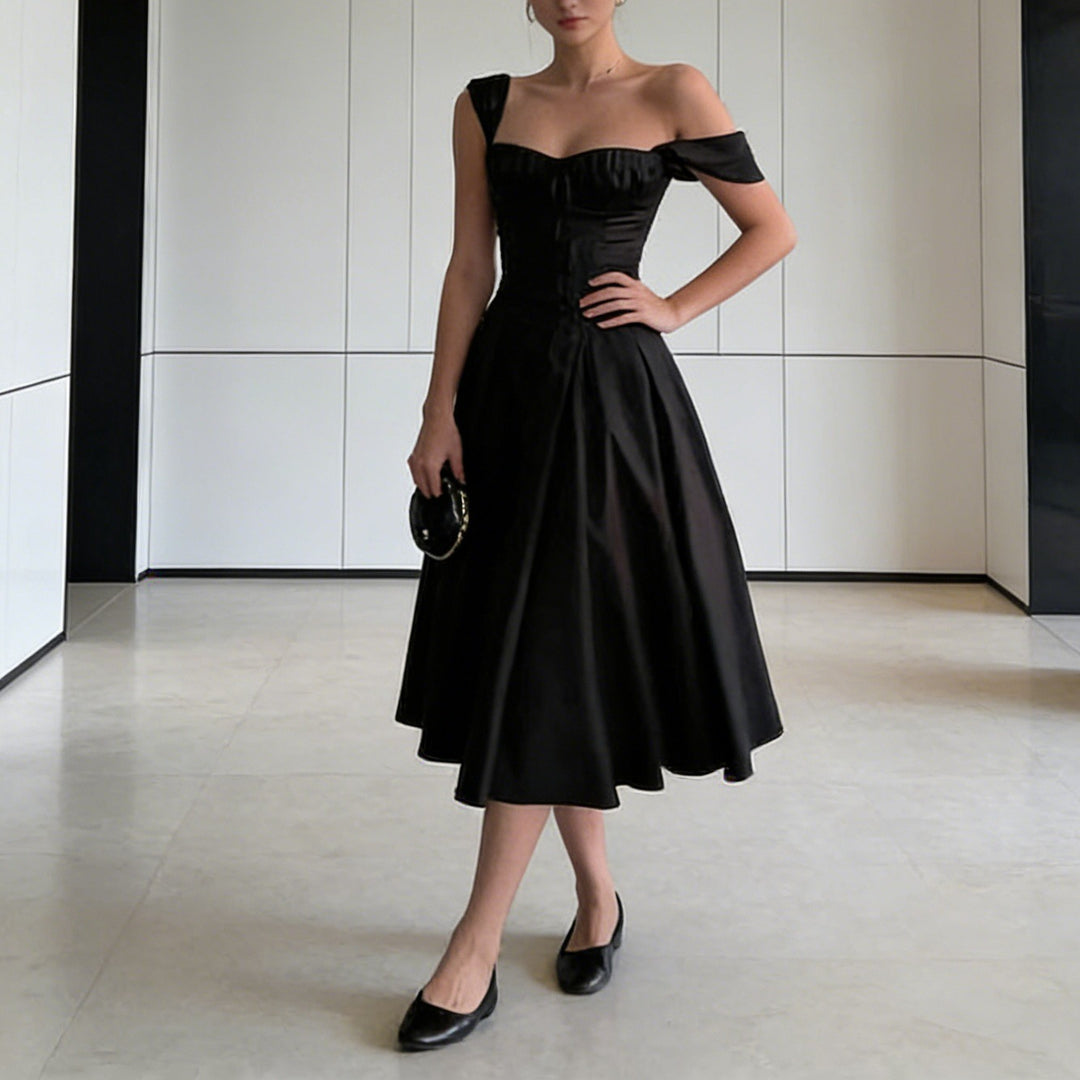 Damen Elegantes Ballkleid mit Raffungen und trägerlosem Oberteil Echo Archiv