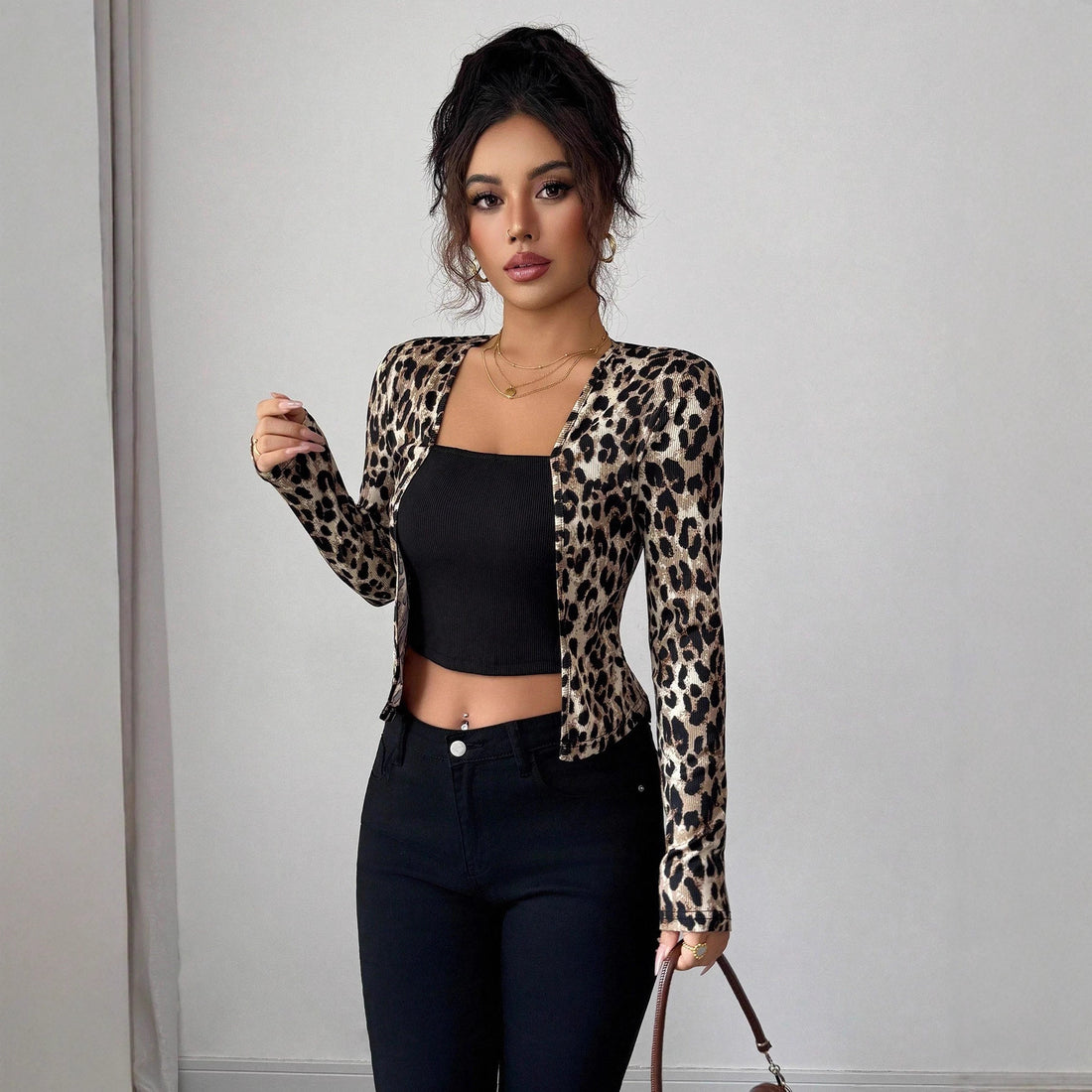 Damen taillierter Kurzblazer aus Stretchjersey mit Leopardenstruktur und schmaler Passform – Célinea
