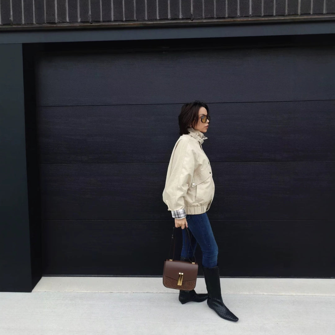 Damen Kurze Boxy-Fieldjacke mit hohem Funnelkragen und karierten Ärmelumschlägen Echoarchiv