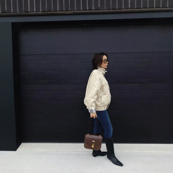 Damen Kurze Boxy-Fieldjacke mit hohem Funnelkragen und karierten Ärmelumschlägen Echoarchiv
