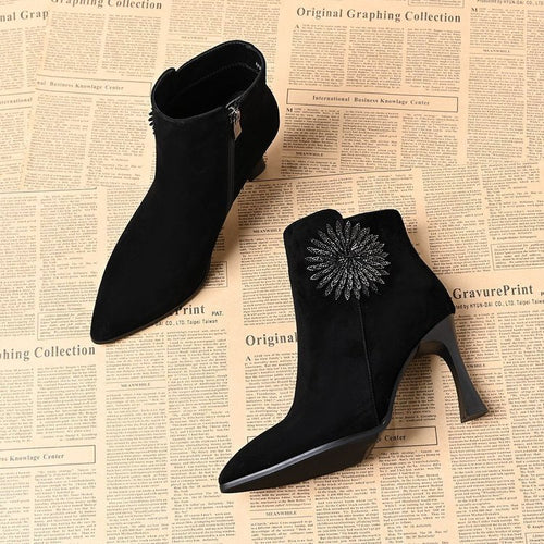 Damen Elegante Veloursleder Stiefeletten mit Glitzer-Pin Echo Archiv