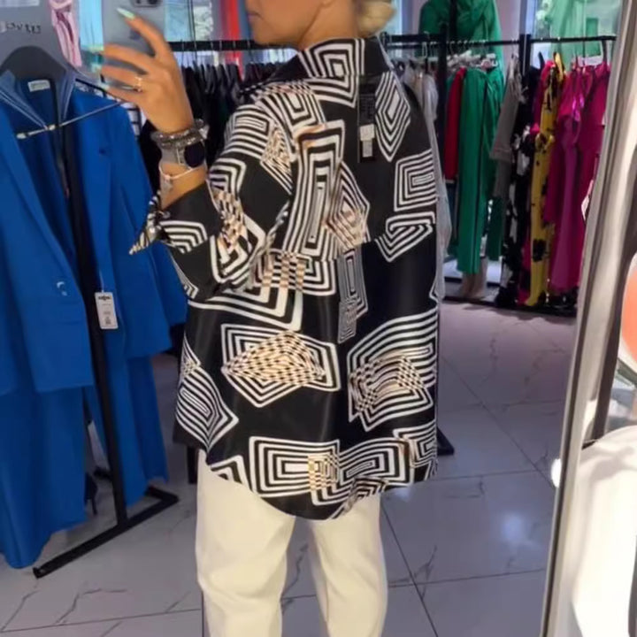 Damen nan weite Seidenoptik-Hemdbluse mit grafischem Quadratprint, asymmetrischem Zipfelsaum und Perlmuttknopfleiste Echo Archiv