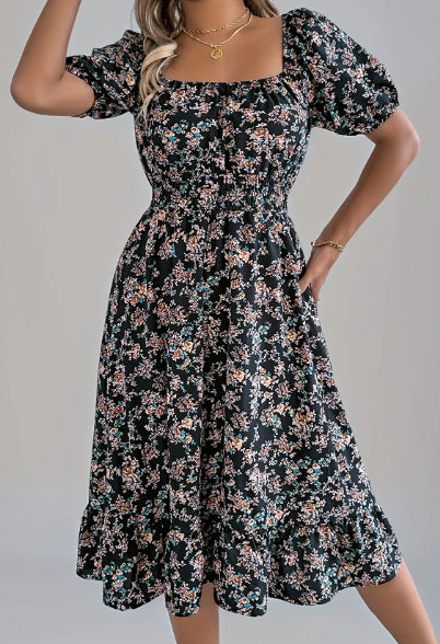 Damen sommerliches Blumenkleid mit Puffärmeln und Rüschensaum Echo Archiv
