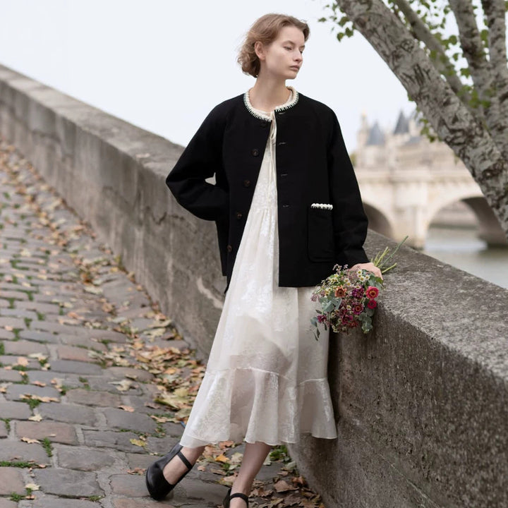 Damen Boxy-Kurzjacke mit dekorativer Zierborte und aufgesetzten Taschen Echoarchiv