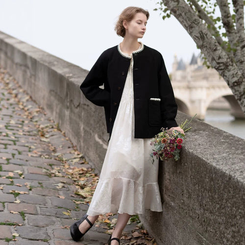 Damen Boxy-Kurzjacke mit dekorativer Zierborte und aufgesetzten Taschen Echoarchiv