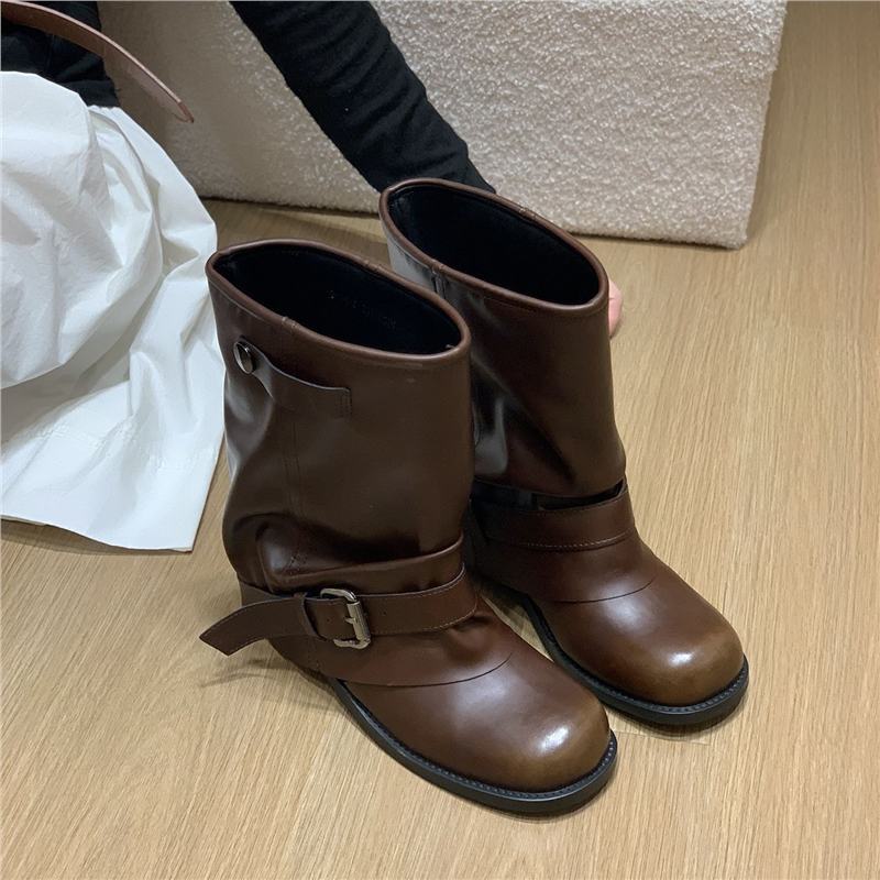 Damen Slouchy Bikerstiefeletten mit verstellbarem Schnallenriemen und runder Zehenform – Varelle
