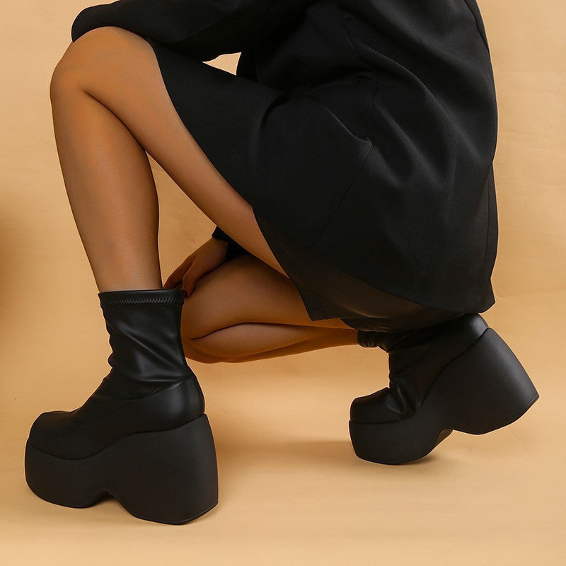 Damen Plateausock-Boots mit skulpturaler Keilsohle und Stretchschaft Echo Archiv