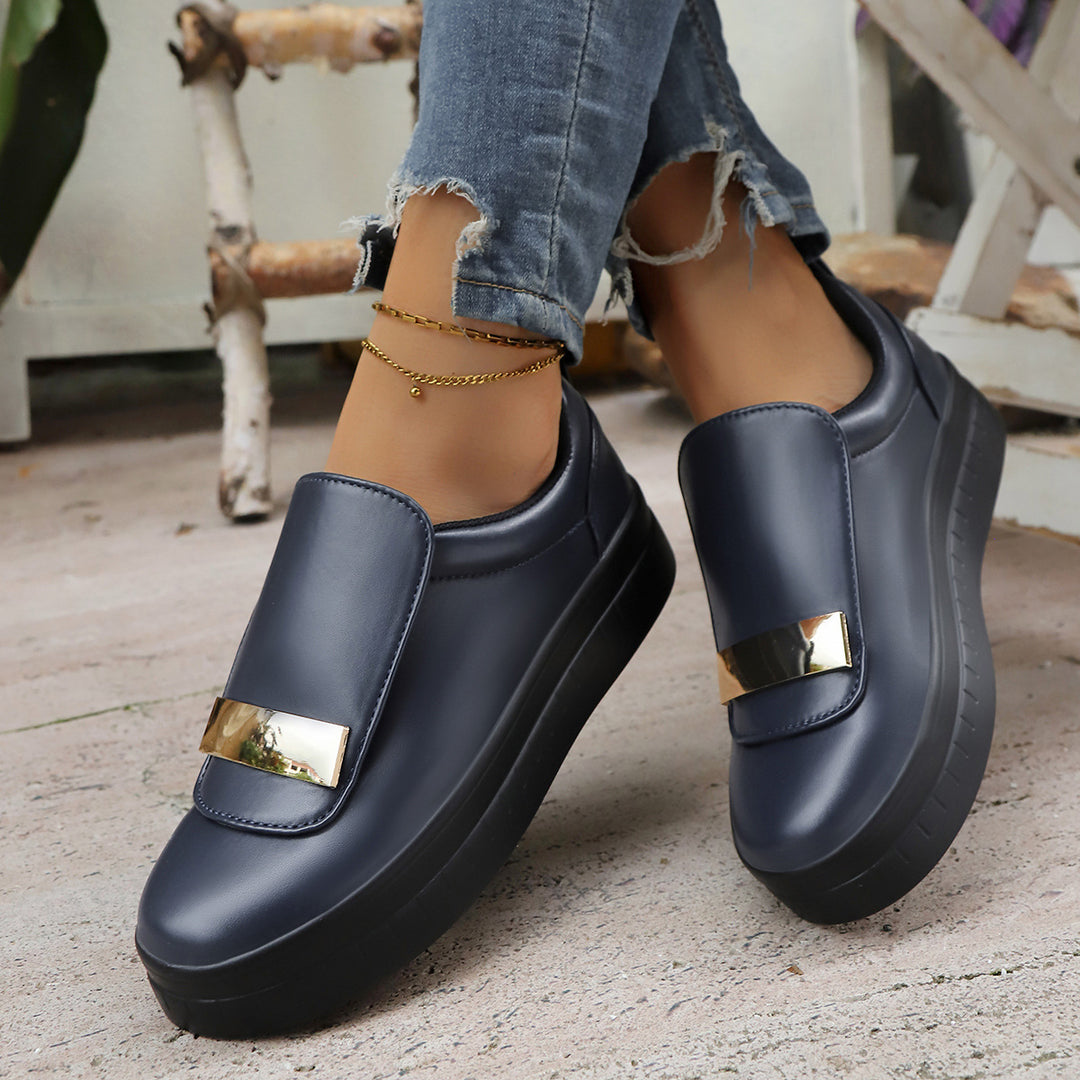 Damen  Slip-On Plateau-Sneaker mit dekorativer Metallapplikation und gepolstertem Komfortfußbett Echo Archiv