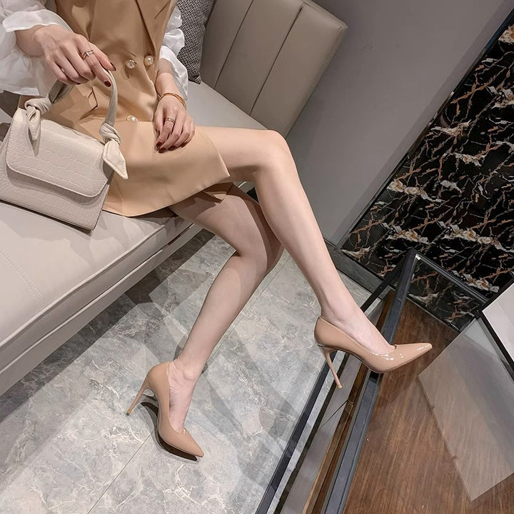 Damen Formschöne spitz zulaufende Lack-Pumps mit schlankem Stiletto-Absatz Echo Archiv