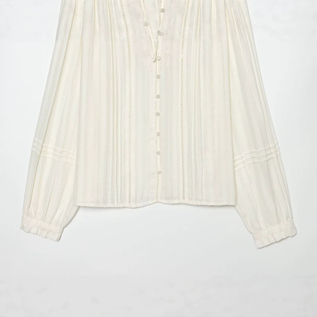 Damen Plissierte Bluse mit Rüschenkragen, Knopfleiste und Schleifenband Echo Archiv