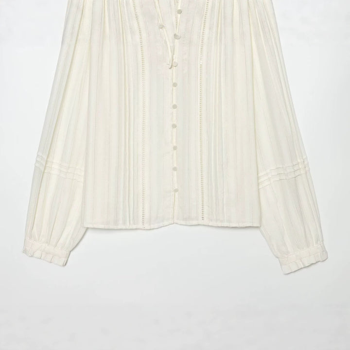 Damen Plissierte Bluse mit Rüschenkragen, Knopfleiste und Schleifenband Echo Archiv