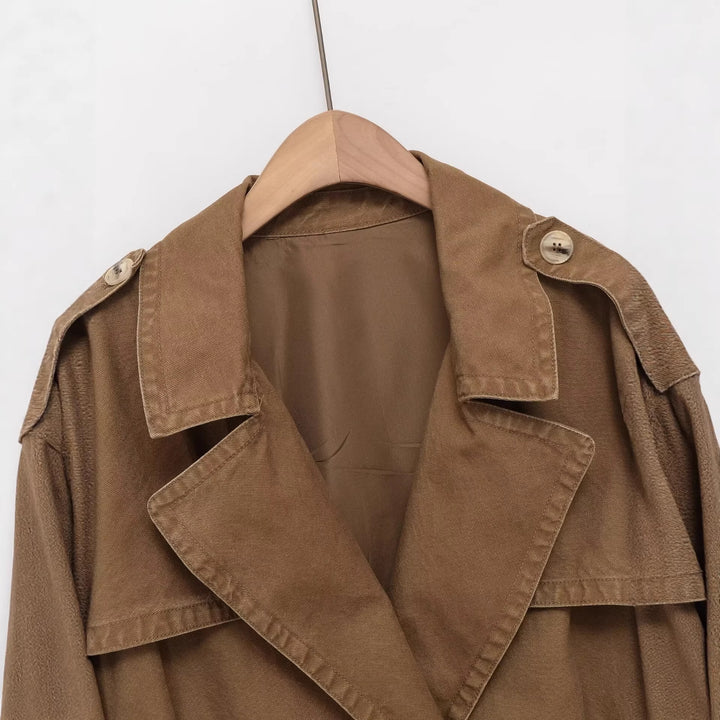 Damen Kurzjacke Trenchstil mit Schulterklappen tailliertem Rippbund und Zierknöpfen Echo Archiv