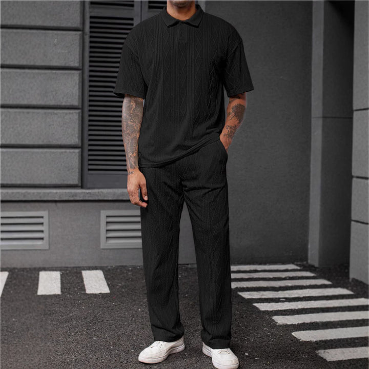 Herren Poloshirt und Jogginghose im eleganten Strickdesign Echoarchiv