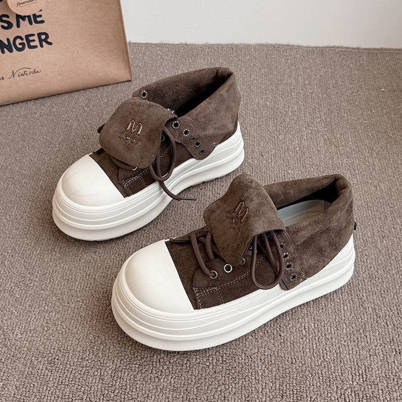 Damen Hochformat Sneakers mit modischem Veloursleder und robustem Plateau Echo Archiv