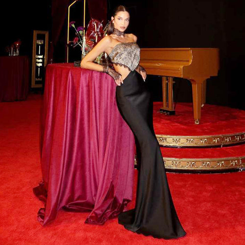 Damen Elegantes Maxikleid mit Spitze und Raffiniertem Schnitt Echo Archiv