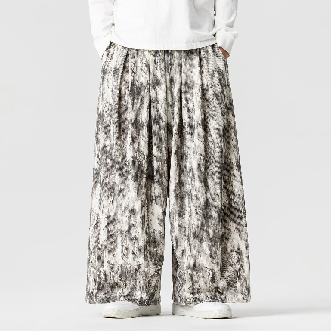 Herren Weite Cord-Loungehose mit Kellerfalten, elastischem Bund und Ballonbeinschnitt Echo Archiv