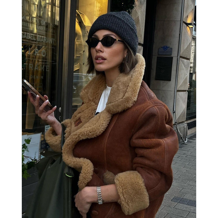 Damen Oversize Lammfell‑Optik Fliegerjacke mit voluminösem Schalkragen Echoarchiv