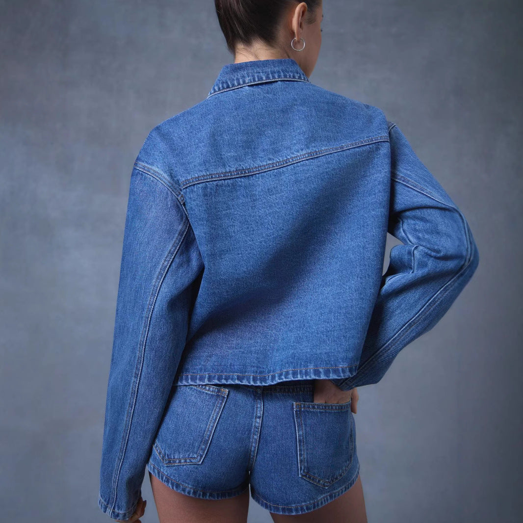 Damen nan kurze Denimjacke mit dekorativen Knotenverschlüssen, kastiger Silhouette und Hemdkragen Echo Archiv
