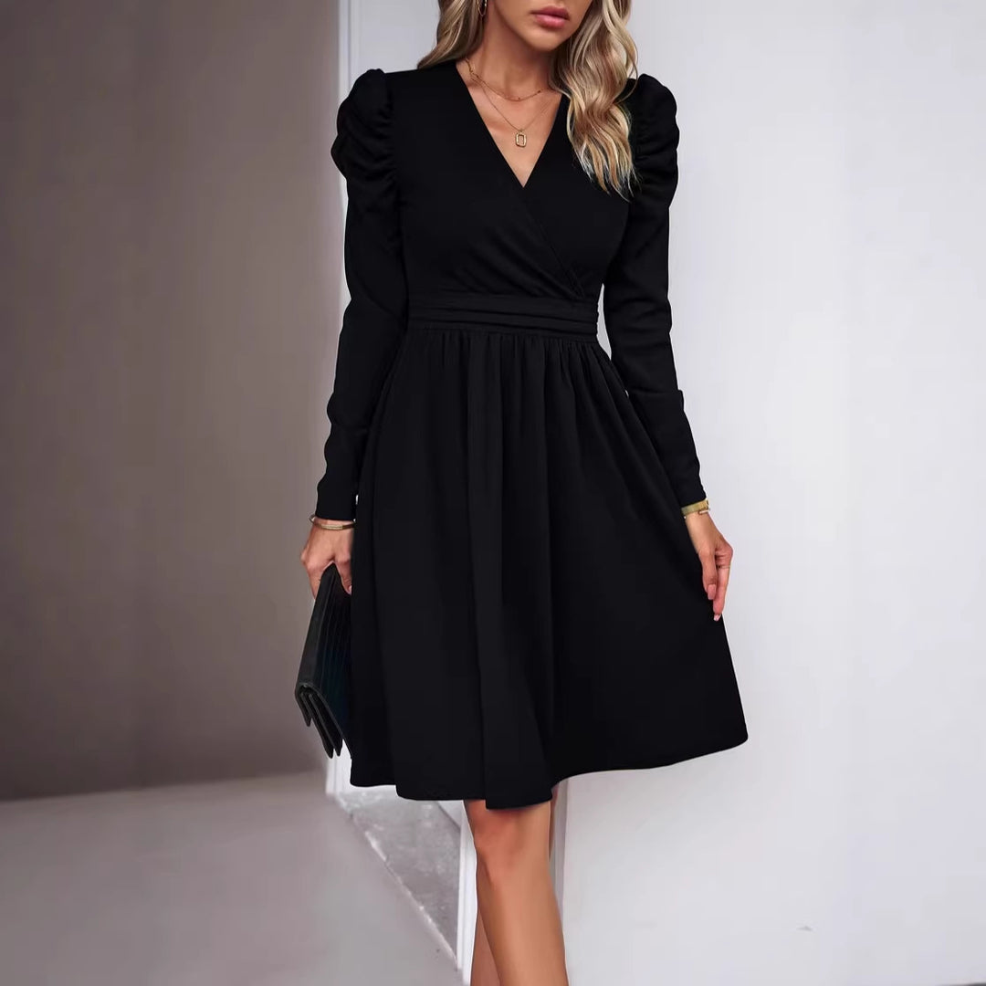 Damen Wickelkleid mit V-Ausschnitt, gerafften Puffärmeln und tailliertem Faltenrock – Élara
