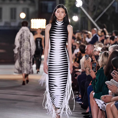 Damen körperbetontes Maxikleid mit Fransen und grafischem Design Echo Archiv
