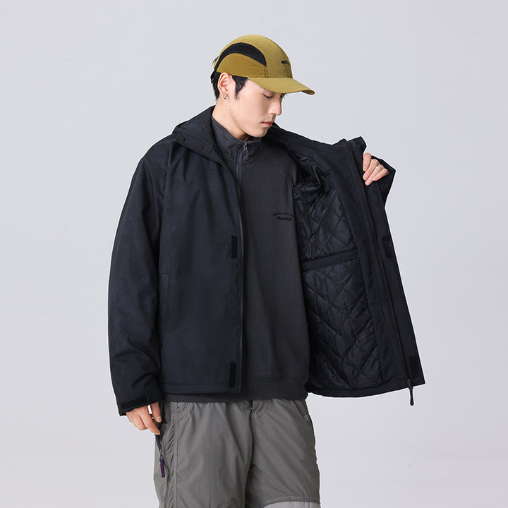 Herren Minimalistische technische Shell-Jacke mit Kapuze und Utility-Brusttasche Echo Archiv