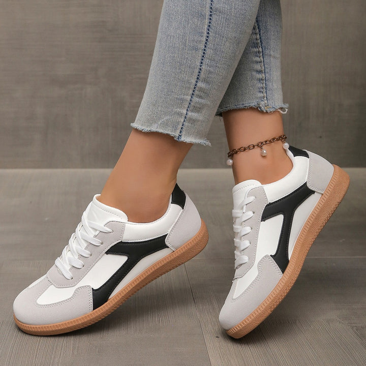 Damen Retro-inspirierte Schnür-Sneaker mit gepolstertem Komfortfußbett – Névara