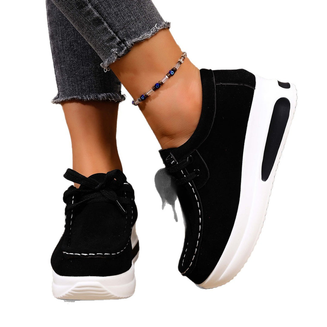 Damen Bequeme Keil‑Plateau‑Sneaker mit Wildlederoptik und gepolstertem Komfortfußbett – Névara
