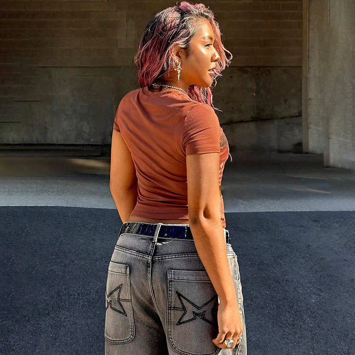 Damen T-Shirt mit kultiviertem Druckdesign und figurbetontem Schnitt Echo Archiv