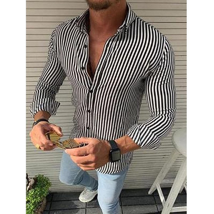 Herren Langarmhemd mit feinen Streifen und eleganter Passform Echoarchiv