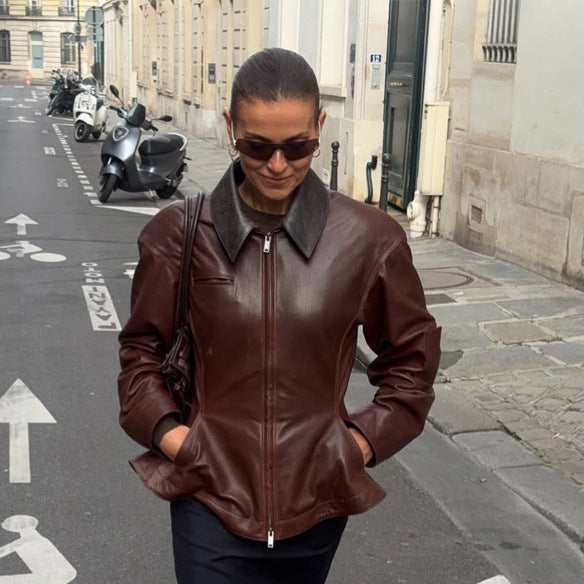 Damen Lederjacke mit tailliertem Schößchen, Reißverschluss & großem Hemdkragen Echoarchiv