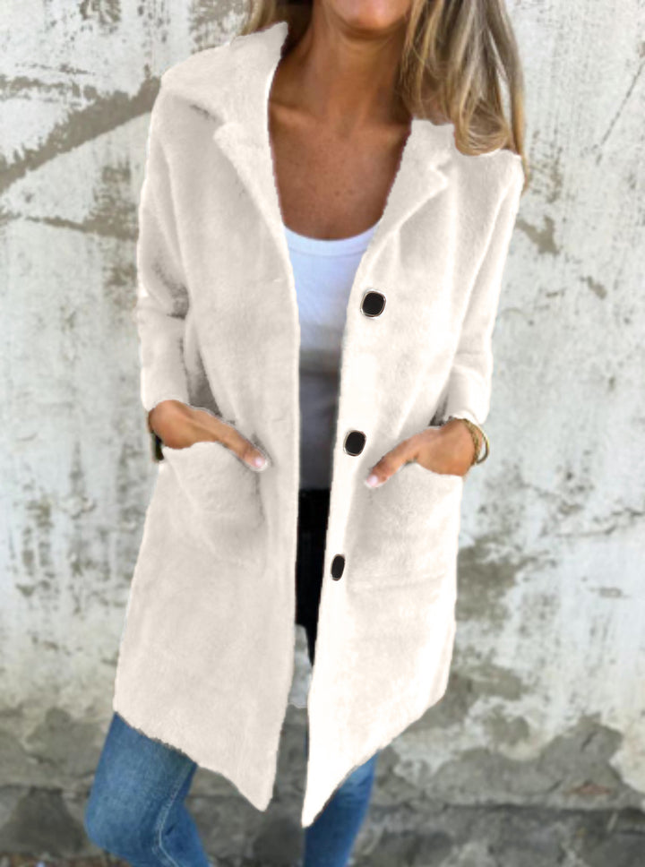 Damen Teddy-Mantel mit Oversize-Kragen, dekorativen Knöpfen und Eingrifftaschen – Montévia