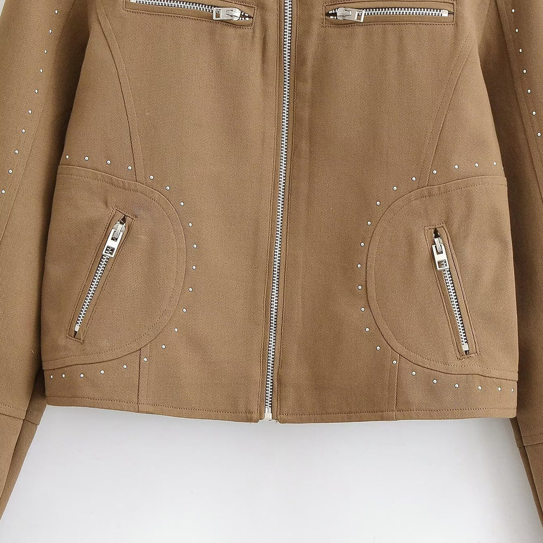 Damen Kurze Velours-Optik Jacke mit Stehkragen, Ziernähten, Nietenapplikation und Reißverschlusstaschen Echoarchiv