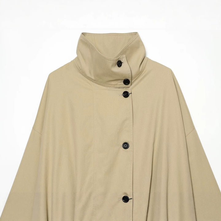 Damen Kurze wasserabweisende Cape‑Jacke mit hohem Stehkragen und verdeckter Knopfleiste Echo Archiv