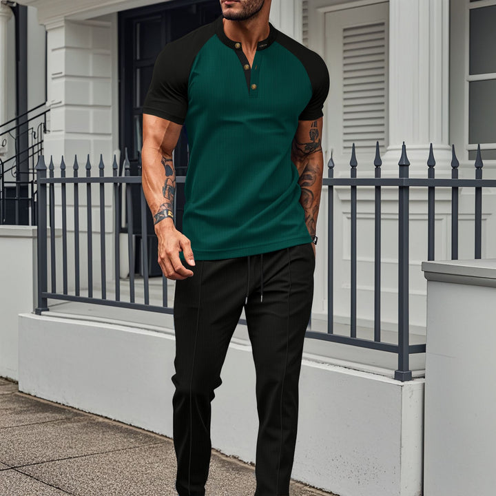 Herren sportliches Shirt mit knöpfen und eleganten Sporthose Echoarchiv