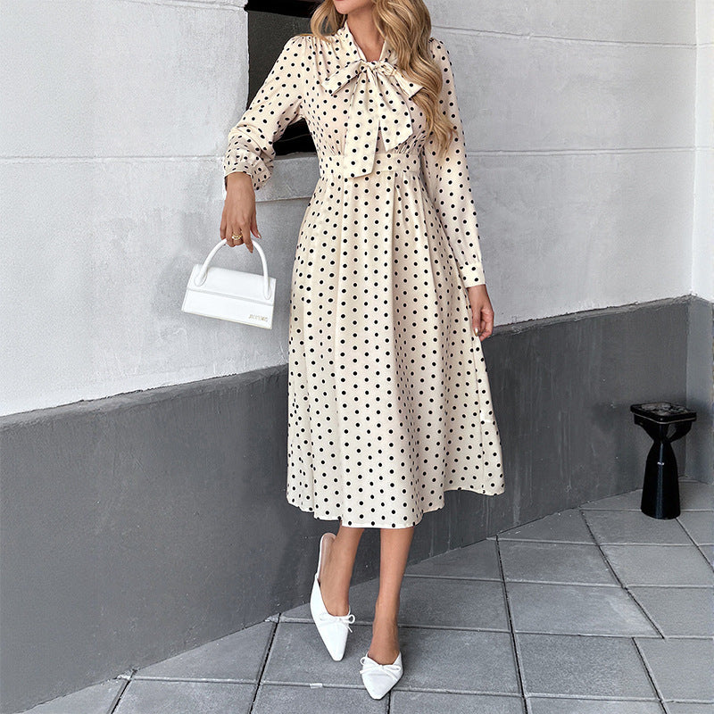 Damen Elegantes Midikleid mit Schluppe und Punkten Echo Archiv