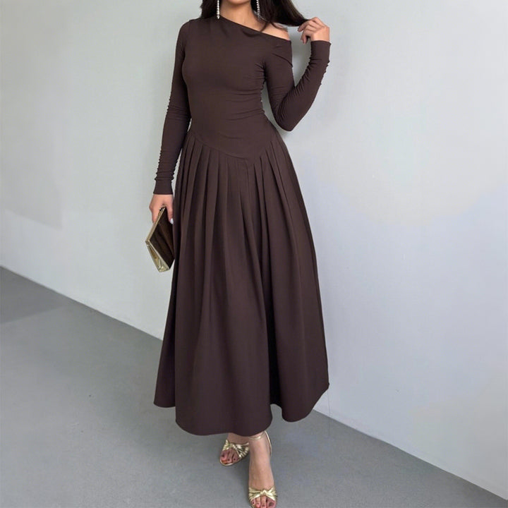 Damen nan asymmetrisches Maxikleid mit plissiertem Rock und figurbetontem Oberteil Echo Archiv