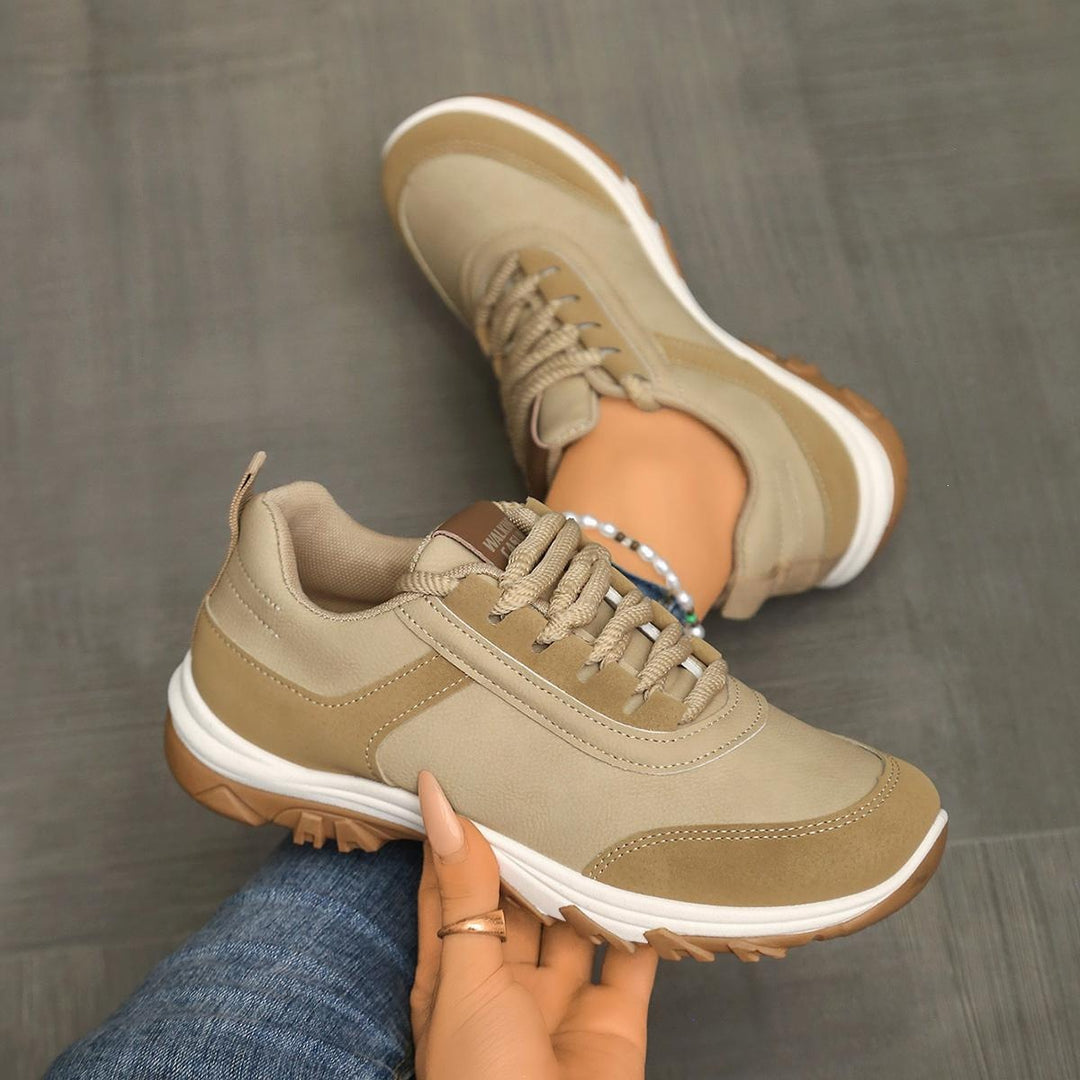 Damen Leichter Walking‑Sneaker mit profilierter Gummisohle und gepolstertem Komfortfußbett – Névara