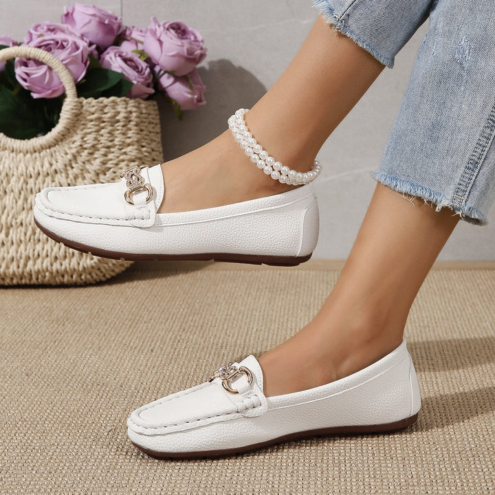 Damen Flexibler Mokassin‑Slipper mit gepolstertem Komfortfußbett und dekorativer Metallkette – Lioré