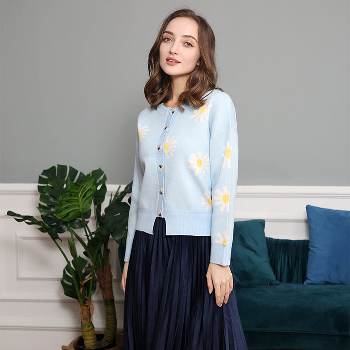 Damen Oversize-Strickcardigan mit Blumenapplikation, Perlmuttknöpfen und Wellensaum Echo Archiv