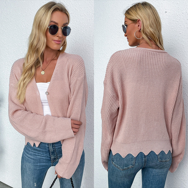 Damen Kurzgeschnittener Feinstrick-Cardigan mit V‑Ausschnitt und Wellensaum – Veloura