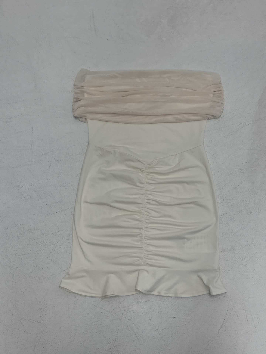 Damen figurbetontes Minikleid mit voluminösen Puffärmeln und Rüschensaum Echo Archiv