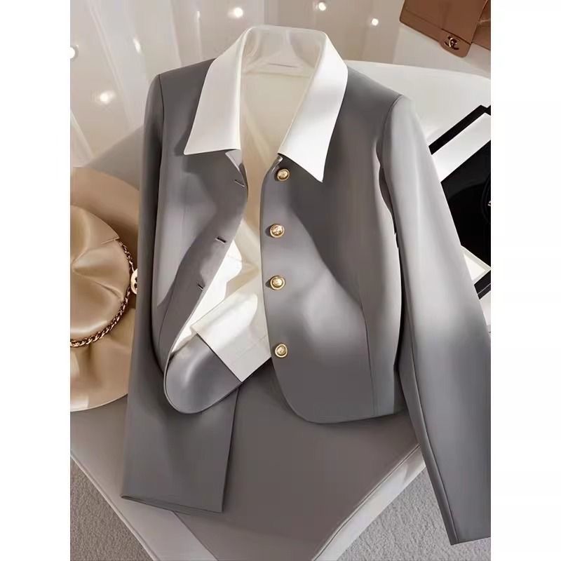 Damen Eleganter Blazer mit Goldknöpfen Echo Archiv