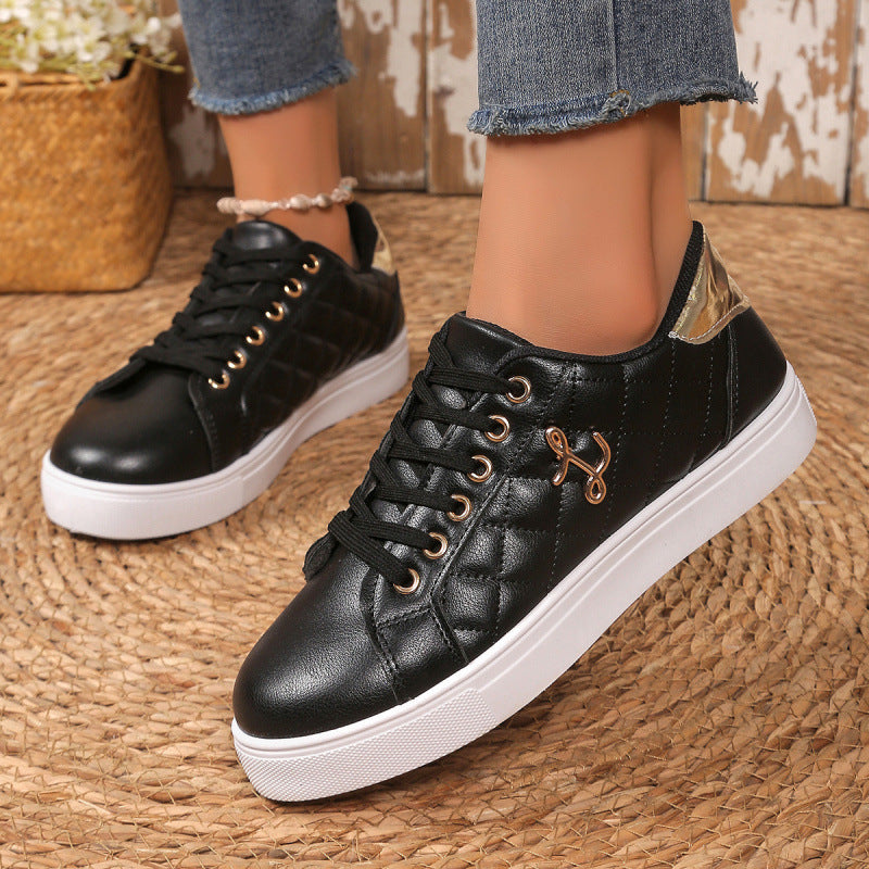Damen modische Sneakers mit quiltetem Muster und eleganten Details Echo Archiv