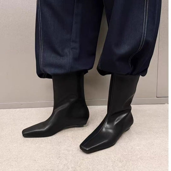 Damen Weiche kniehohe Slouch-Boots mit spitzer Zehenform und ergonomischer Flachsohle – Lioré
