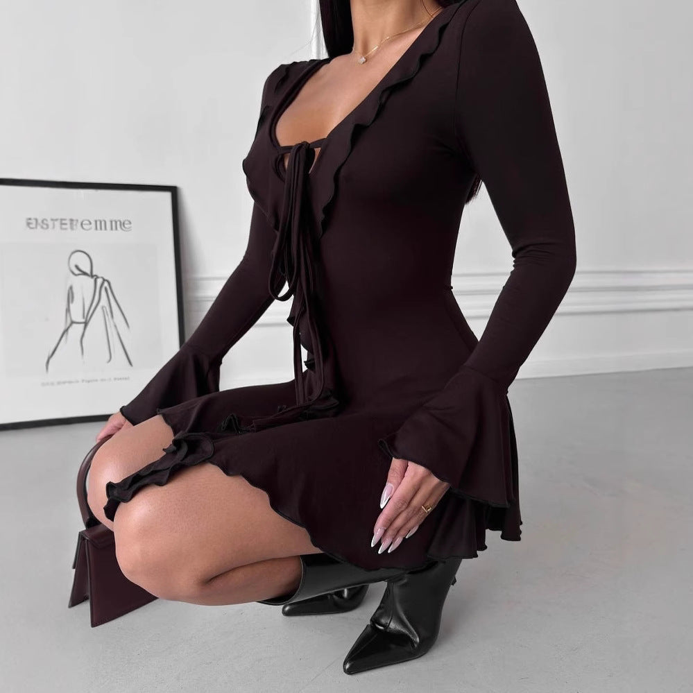 Damen Figurbetontes Rüschen‑Minikleid mit V‑Ausschnitt, Bindeband und Glockenärmeln Echoarchiv