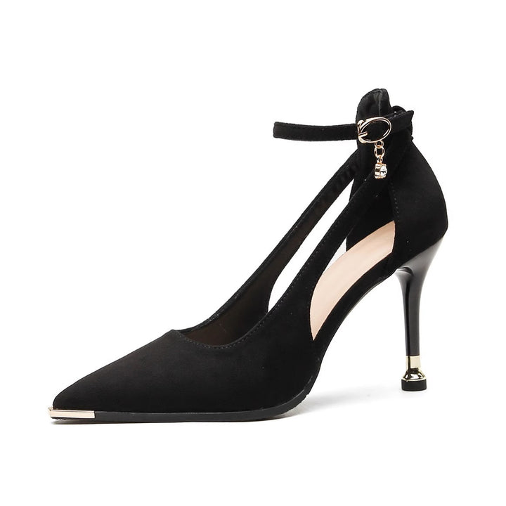Damen elegante spitze Pumps mit Knöchelriemen Cut-Out-Seiten und zierlichem Kitten-Heel – Lioré