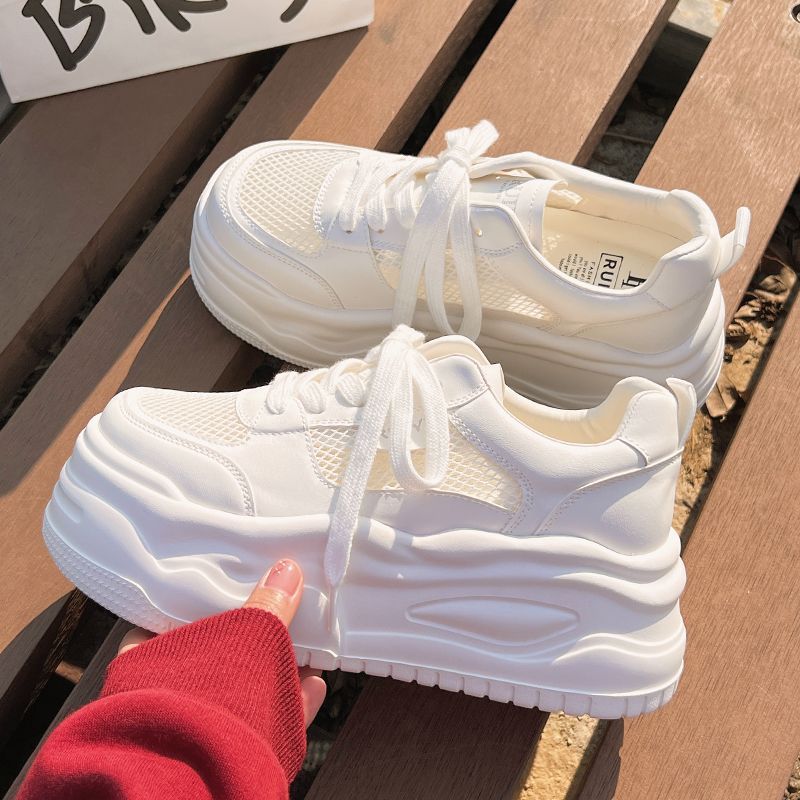 Damen Plateau-Wedge-Sneaker mit atmungsaktiven Mesh-Einsätzen und skulptierter Komfortsohle – Névara